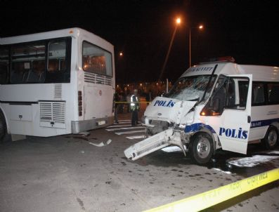 DEDELI - Çevik Kuvvet Minibüsü Otobüsle Çarpıştı: 7 Polis Yaralı