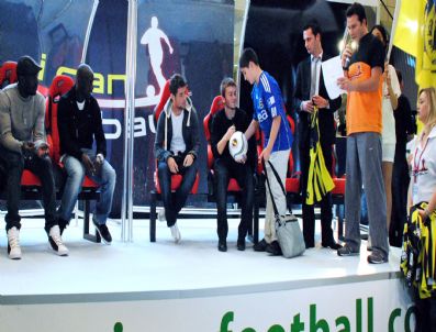 Fenerbahçeli Futbolcular Compex Fuarı'nı Gezdi