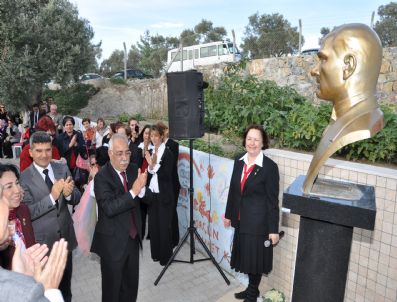 MUSTAFA ESEN - Kuşadası Özürlüler Köyü'ne Atatürk Büstü