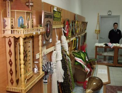 ZIHNI ŞAHIN - Bafra T Tipi Kapalı Cezaevi'nden El Sanatları Sergisi