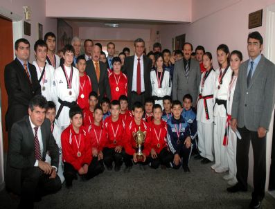 İBRAHIM ÖZEFE - Erdemlili Öğrencilerin Başarısı