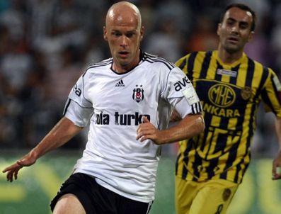 Fabian Ernst Beşiktaş ile sözleşmesini uzatıyor