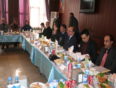 HACı UZKUÇ - Iğdır Valisi Amir Çiçek 2010 Yılı Yatırım Programlarını Değerlendirdi