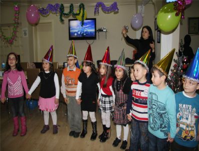 NOEL BABA - İlköğretim Okulu Öğrencilerinden Yılbaşı Kutlaması