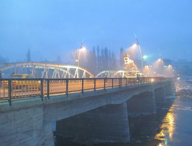 ARDAHAN BELEDIYESI - Ardahan Köprüsü Aydınlığa Kavuştu