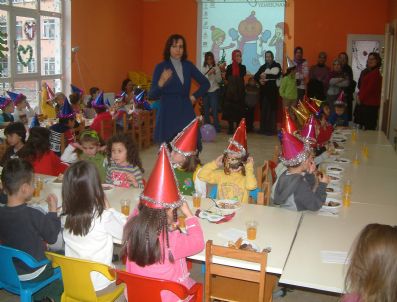 AVNI AKYOL - Minikler Yeni Yılı Kutladı