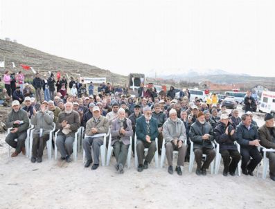 ÜRGÜP BELEDIYESI - Ürgüp'te 70 Bin Sedir Ve Arı Otu Tohumu Toprakla Buluştu