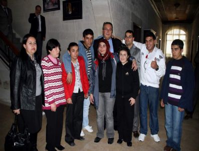 HASAN ÜNVER - Bedensel Engellilere Belediyeden Tekerlekli Sandalye