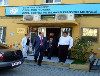 OSMAN TUNÇ - Edremit Kaymakamı Tunç'tan Anlamlı Ziyaret