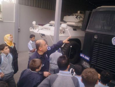 MURAT SARı - İlköğretim Okulu Öğrencileri Emniyet Müdürlüğünde