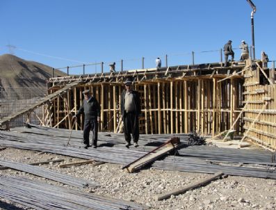 Kuruçay Üzerine 54 Metre Uzunluğunda Köprü Yapılıyor