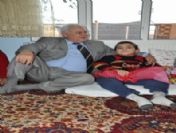 Vali Engelli Aileyi Evinde Ziyaret Etti