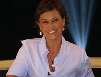 Derya soyundu Hülya'nın ağzı açık kaldı!