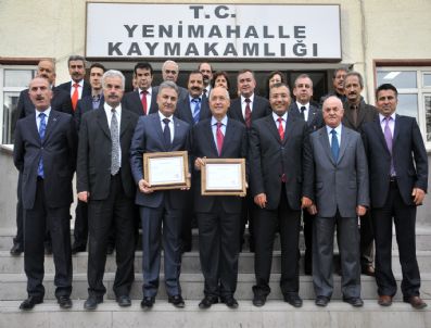 ADNAN KESKİN - Kaymakamdan Başkan Yaşar'a Teşekkür Belgesi