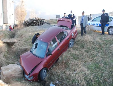 Kaza Yapınca Otomobili Bırakıp Kaçtılar