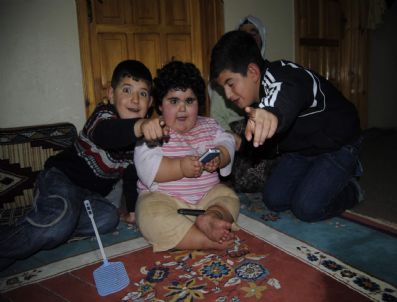 Obez Kardeşlerin Ailesi Yardım Bekliyor