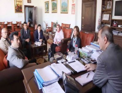 Servis Sorunu Yaşayan Öğrenciler Karahan'dan Yardım İstedi