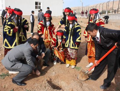 Silvan'da Okul Bahçesine 500 Fidan