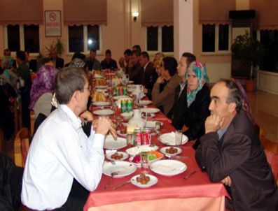 SEBAHATTIN GÜNER - Terzialan'da Belediyeden Birlik Ve Dayanışma Yemeği