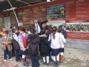 Ülkemli Öğrenciler Kışlada Asker Müzesini Gezdi