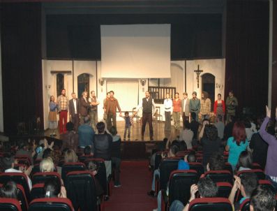 KARAELMAS ÜNİVERSİTESİ - Zkü, Öğrencilerini Devlet Tiyatrosuyla Buluşturdu