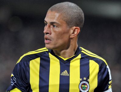 Fenerbahçe'nin yıldızı Alex de Souza gözünü başka bir rekora dikti