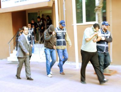 BANKAMATIK - İzmir'de Kredi Kartı Çetesi Operasyonu