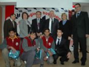 Pakistan İçin El Öptüler