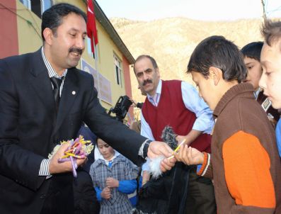 KARAHASAN - Giresun Deniz Yıldızı Derneği'nden Dereli İlçesindeki Öğrencilere Yardım Eli