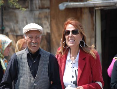 NERIMAN POSBıYıK - Sevgi Çemberinden Örnek Çalışma