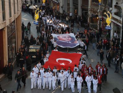 ERKAN AKDEMIR - Universiade Ateşi Taksim'de