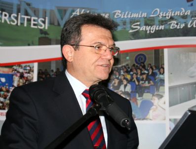 ÖRENCIK - Uşak Üniversitesi Rektörü Adnan Şişman 2010 Yılını Değerlendirdi