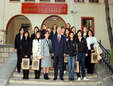KıZıLCABÖLÜK - Zonguldaklı Öğrencler Vali Erkmen'i Ziyaret Etti