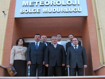 RAMAZAN ÖZKAN - Ak Parti Tepebaşı İlçe Başkanı Ahmet Sivri Meteoroloji Bölge Müdürünü Ziyaret Etti