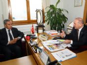 Arınç'tan Kuzu'ya 'geçmiş olsun' ziyareti