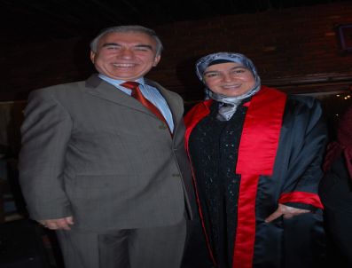 Başörtüsü Yasağı Nedeniyle Okuyamadığı Üniversiteyi Çeyrek Asır Sonra Bitirdi