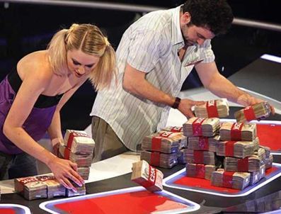 ADİLE NAŞİT - Canlı Para'da tartışmalı soru!