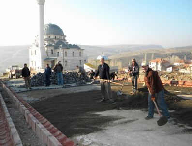 DURAN ÖZKAN - Çekerek İlçesinde Yol Çalışmalarına Hız Verildi