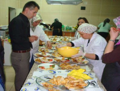 İSMAIL AKSOY - Gediz Halk Eğitim Merkezinden Sıcak Mutfak Aşçılığı Kursu