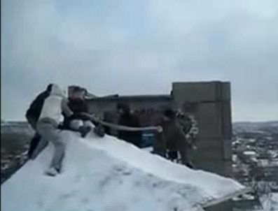 RUS RULETI - Rus gençlerin yeni eğlencesi