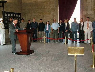 LENİN(X) - 'Anıtkabir defterini kaldırın'