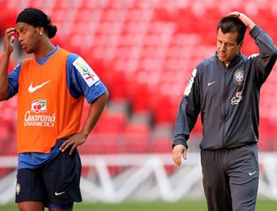 RONALDİNHO - Dunga - Ronaldinho gerginliği