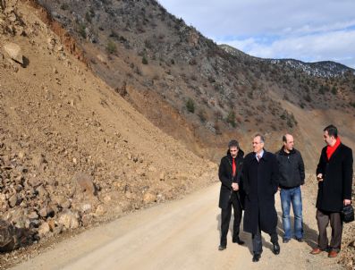 ENVER SALIHOĞLU - Gümüşhane Valisi Enver Salihoğlu Demirkapı Grup Yolunda İncelemelerde Bulundu