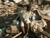 Haiti'de süpermarket yıkıldı