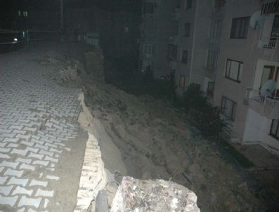 ALANYURT - İnegöl'de Çöken İstinat Duvarı Korkuttu