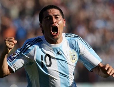 JAMAIKA - Maradona Riquelme'yi tamamen sildi