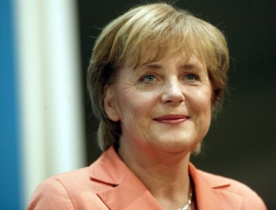 OLIVER - Merkel krize el attı