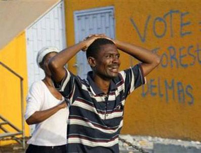 RENE PREVAL - Cesetler toplu mezarlara gömülüyor