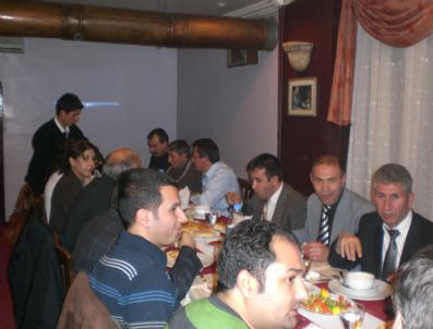 KAMU EMEKÇILERI SENDIKASı - Esm Kars İl Temsilciliği Üyeleri Dayanışma Yemeğinde Bir Araya Geldi