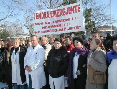 Kosova'da Sağlık İşçilerinin Zaferi